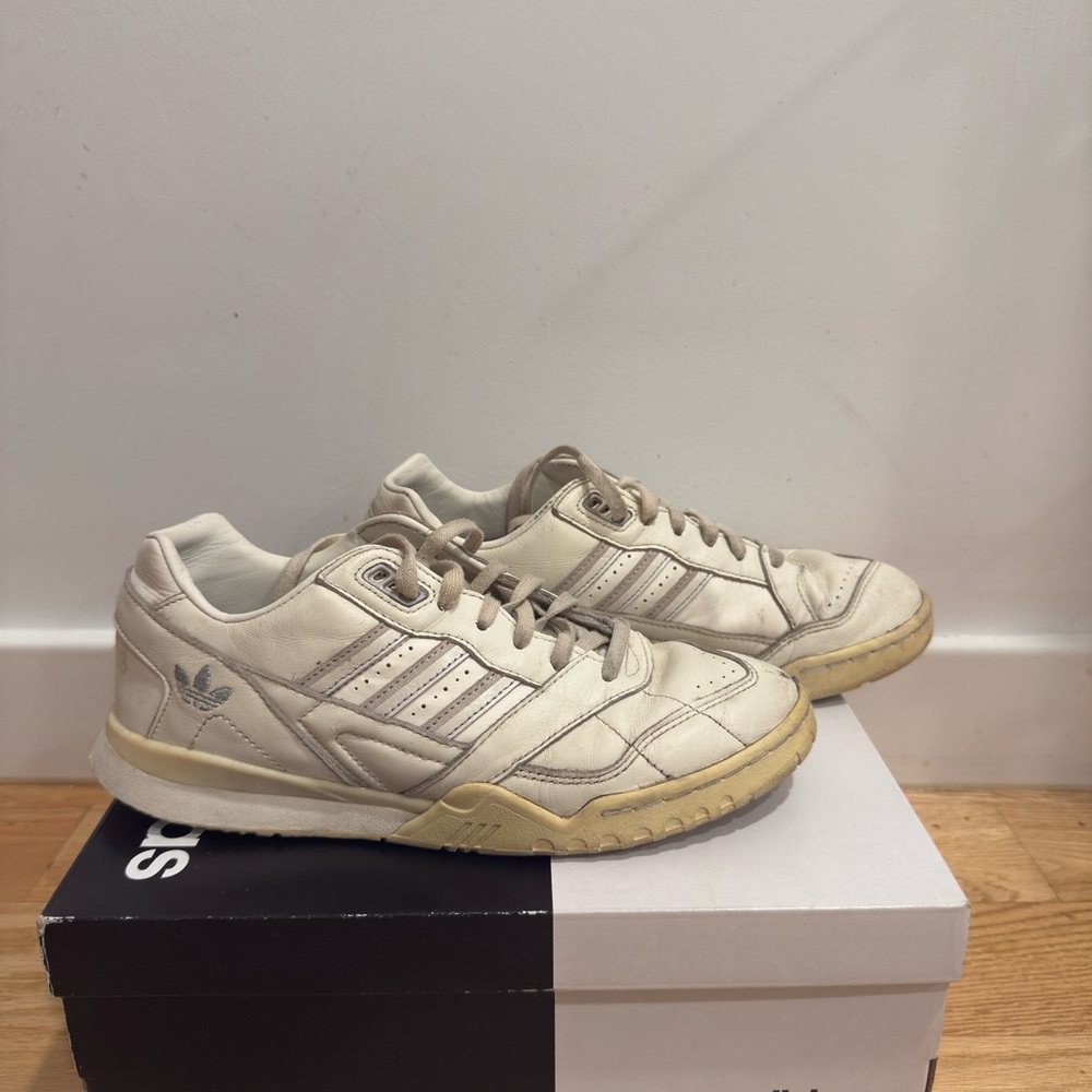 Women’s Adidas Cream Sneakers cream size 7